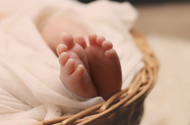 Babies Throwing Their Legs Up And Down In Sleep - 5 Fascinating Reasons for This Behavior 2 pexels pixabay 161534