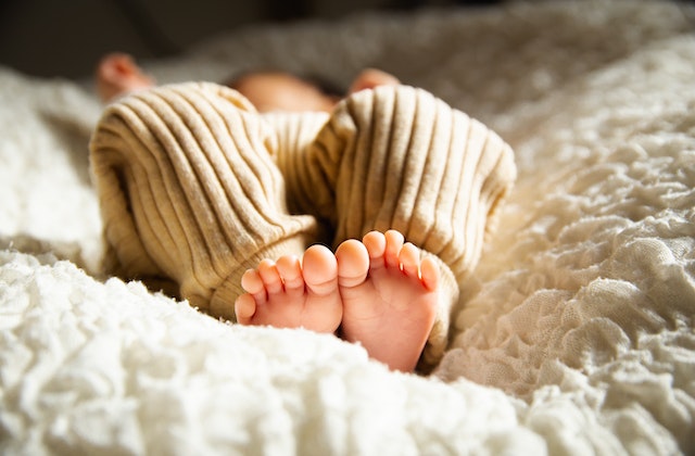 Babies Throwing Their Legs Up And Down In Sleep - 5 Fascinating Reasons for This Behavior 4 pexels ryutaro tsukata 5220093
