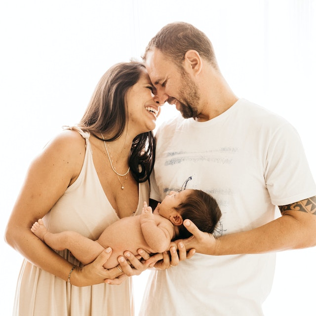 Pros And Cons Of Having A Baby – 16 Important Points to Consider
