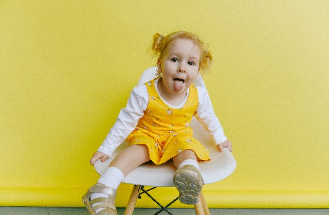 toddler clicking tongue