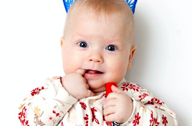 Why Does My Baby Bite Me And No One Else? - 5 Things You Should Understand 2 Why Does My Baby Bite Me