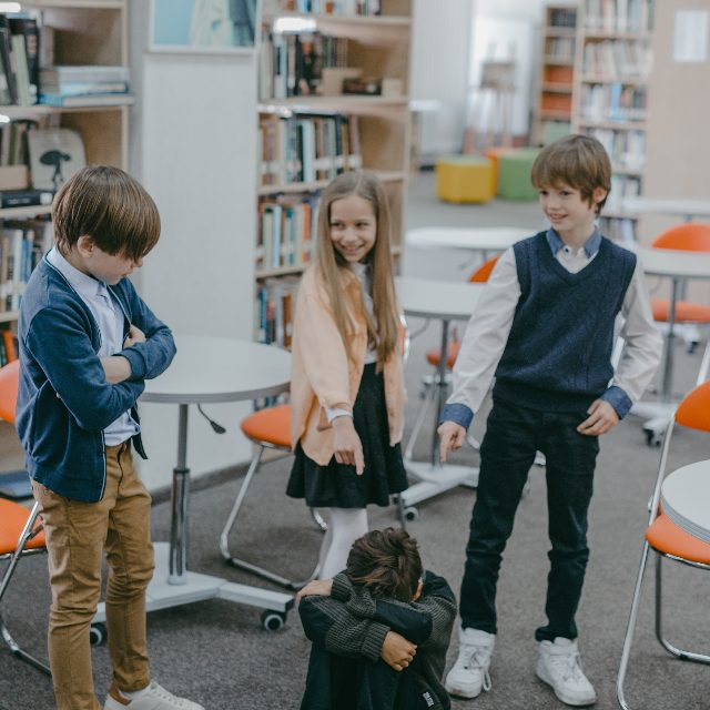 What to Say to Your Child When Friends Are Mean – 17 Genuine Phrases