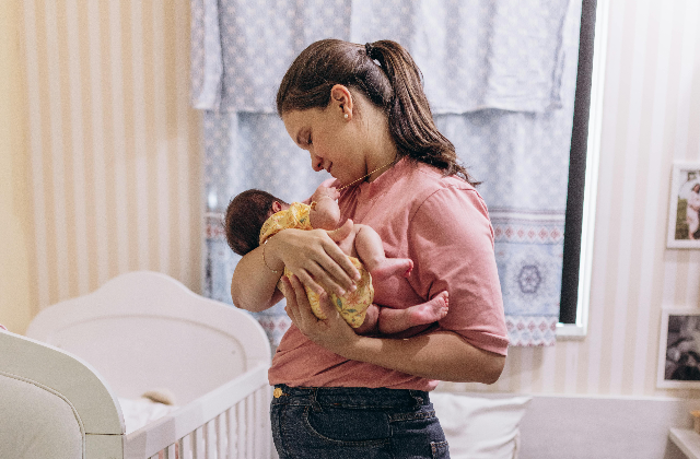 Cribs For Short Moms – 5 Adorable Choices